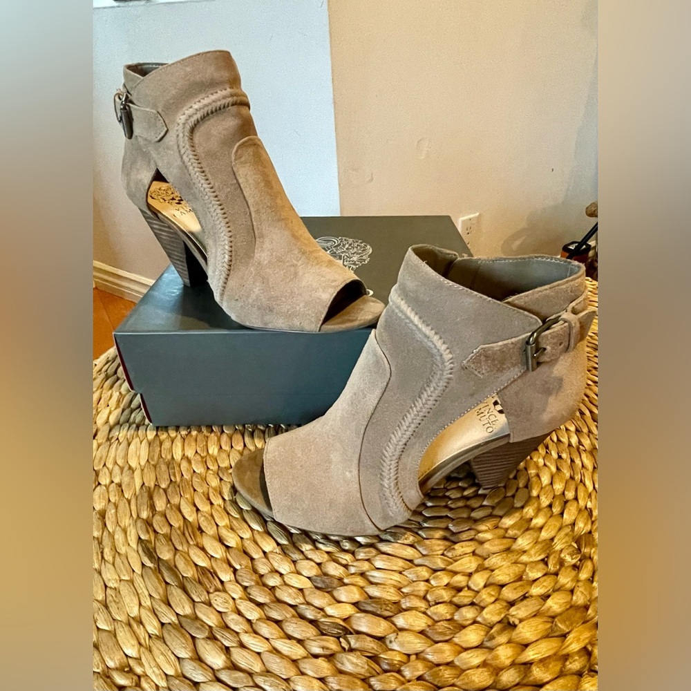 Vince Camuto “Ennley” Bootie - Picture 6 of 6